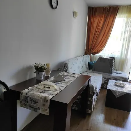 Николова Клара *